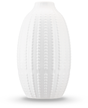 Die Vase Little Flora 21 cm in gebrochenem Weiß ist eine matte Keramikvase mit einem erhabenen, von Seeigeln inspirierten Punktmuster – ideal für künstliche Blumen – vor einem schlichten weißen Hintergrund.
