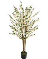 Die künstliche Kirschblütenpflanze 150 cm cremefarben hat mehrere braune Stämme, grüne Blätter und Büschel kleiner weißer Blüten in einem künstlichen Baum in einem Topf vor einem schlichten weißen Hintergrund.