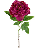 Die Kunstblume Pfingstrose 61 cm rosa ist eine einzelne Kunstblume in Form einer Pfingstrose in Dunkelrosa mit geschichteten Blütenblättern und grünen Blättern auf einem braunen Stiel, dargestellt vor einem weißen Hintergrund.