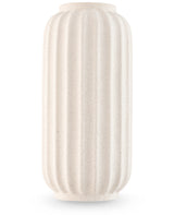 De Vaas Botan Notes 28 cm beige is een hoge, cilindervormige keramieken vaas in gebroken wit met een matte, gespikkelde afwerking en verticale ribbels - perfect voor subtiele textuur in een modern interieur.
