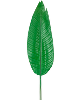 Die künstliche Blatt-Strelitzie 110 cm ist ein großes, grünes künstliches Blatt mit einer markanten Mittelrippe und sichtbaren Seitenadern, dargestellt vor einem schlichten weißen Hintergrund.