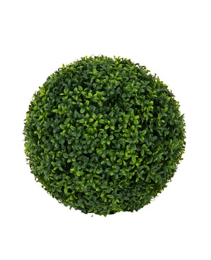De Kunstplant Buxus romeinse stijl UV D40cm is een ronde, dichte kunst buxus vormsnoei met kleine glanzende groene blaadjes die lijken op echt groen, geïsoleerd afgebeeld op een witte achtergrond.
