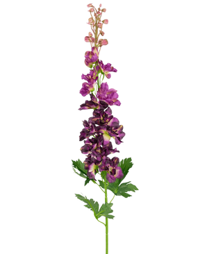 De Kunstbloem Delphinium Paars 79 cm is een enkele kunstmatige paarse delphinium stengel met meerdere bloesems en groene, diep gelobde bladeren, geïsoleerd afgebeeld op een witte achtergrond.