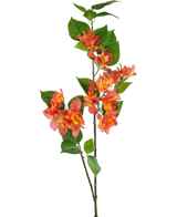 Een enkele steel van de Kunsttak Bougainvillea 81 cm perzik heeft levendige oranje en gele kunstbloemen met groene bladeren tegen een witte achtergrond.