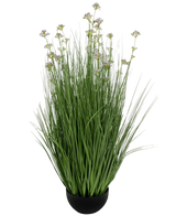 Der feuerhemmende Kunstrasen-Lauchblumen-Zwiebelgrastopf 100 cm hat einen schwarzen Topf mit hohen, dünnen grünen Kunstblättern und kleinen lila Blüten an langen Stielen vor einem weißen Hintergrund.