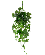De Kunst Klimop 70 cm groen is een hangende kunstklimop met hangende groene bladeren en meerdere ranken tegen een effen witte achtergrond.